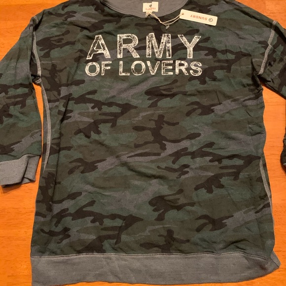 Sundry Tops - Army of Lovers Sundry Sweatshirt. Sundry Tops - Army of Lovers Sundry Sweatshirt.